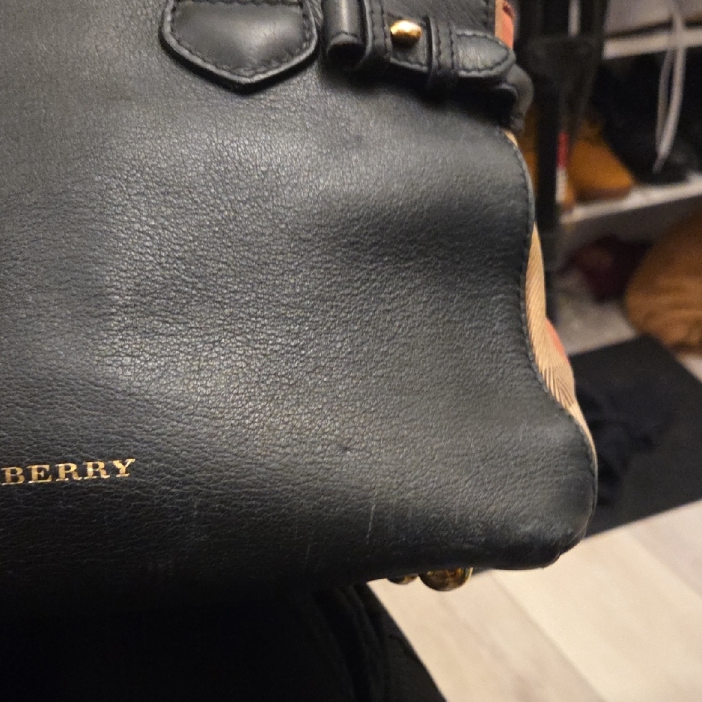 Burberry Banner Tote Handbag in Leather - Picture 6 of 16
